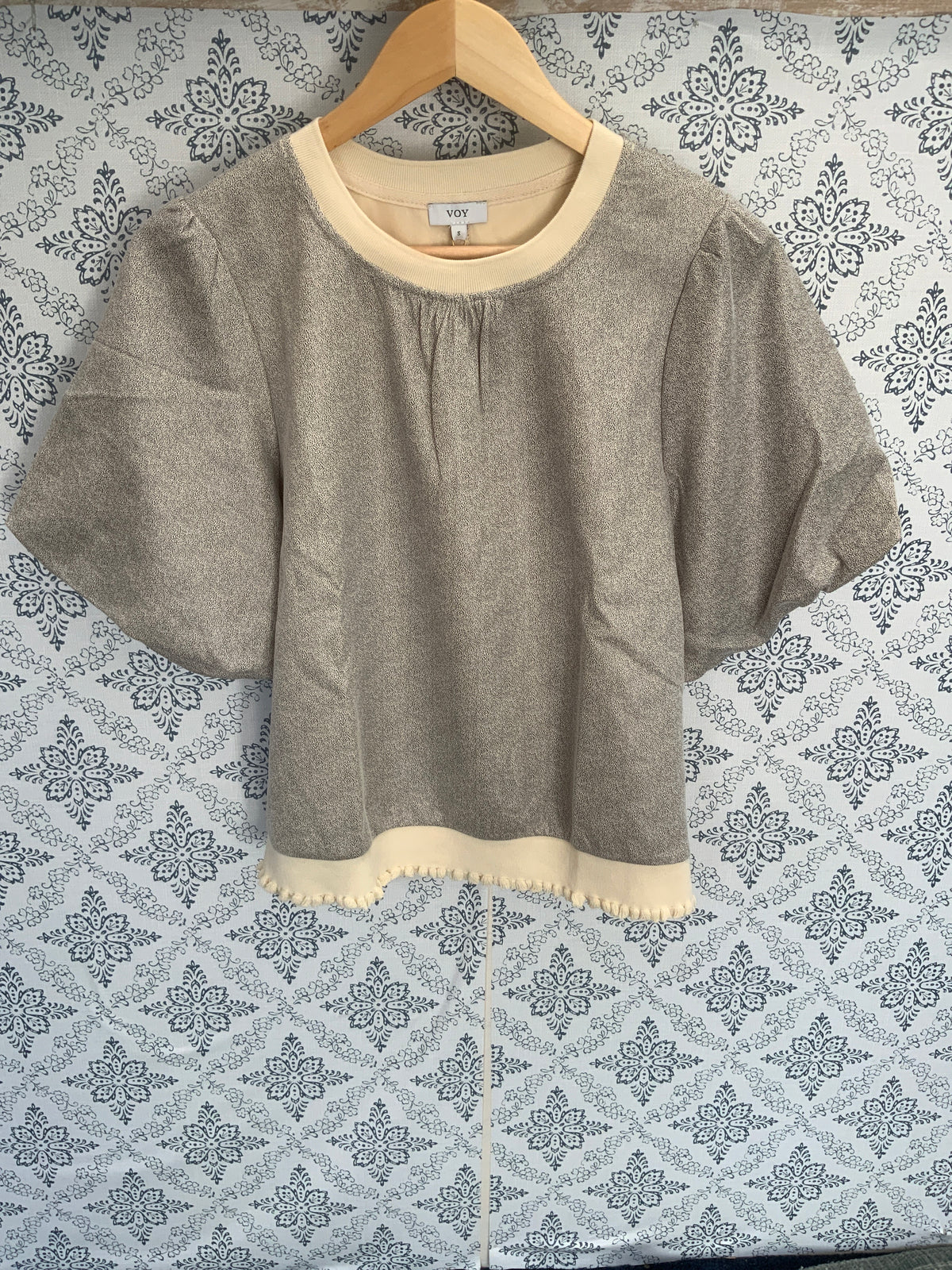 Cream/Black Top